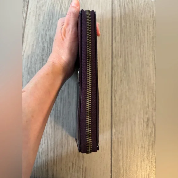 Coach long wallet in purple patent. EUC. - Picture 6 of 10